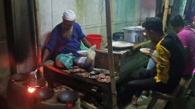 ঝালকাঠিতে শীতের পিঠা বিক্রির ধুম