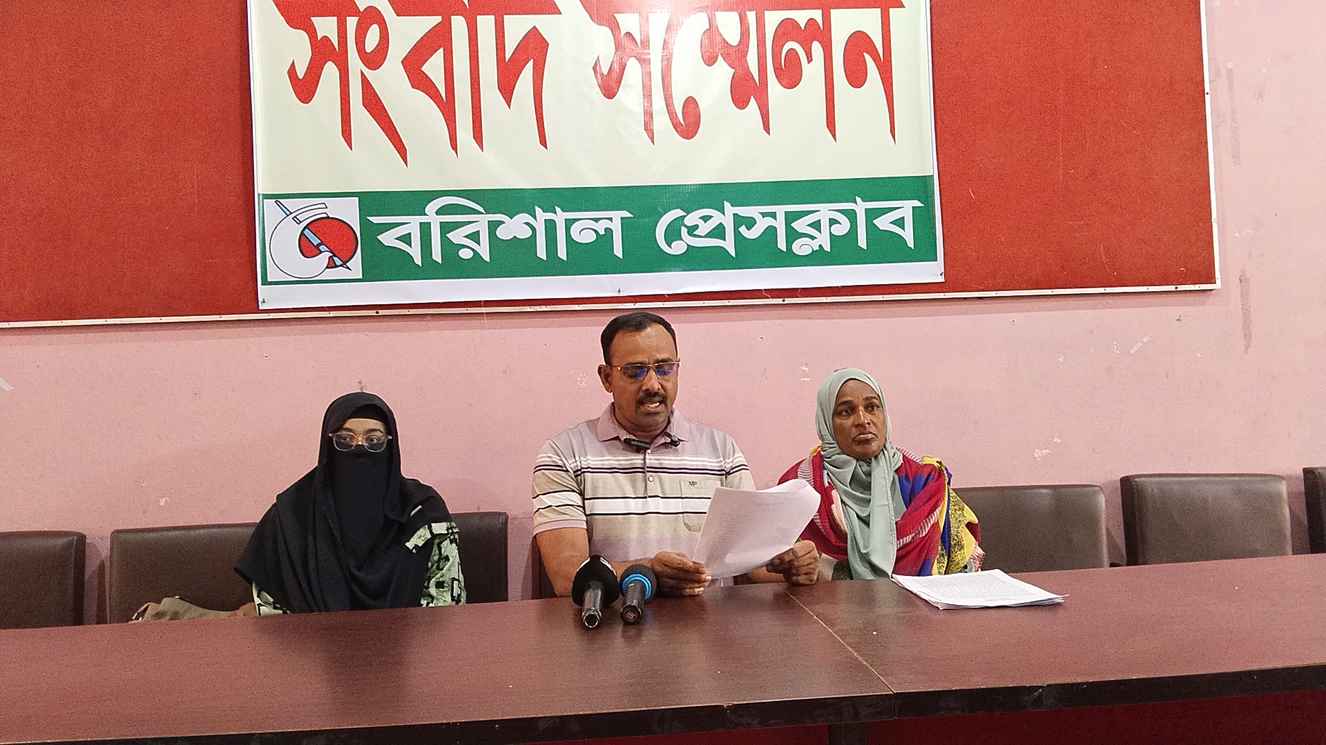 হামলা-মারধর-লুটপাট: আ’লীগের ১৫ নেতাকর্মী ও পুলিশ কর্মকর্তার বিচার দাবি