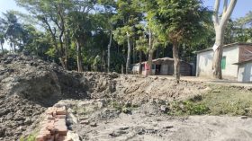 বন্যা নিয়ন্ত্রণ বাঁধের মাটি যাচ্ছে ইটভাটায়