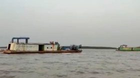 অবৈধভাবে বালু তোলার দায়ে দুই লাখ টাকা জরিমানা