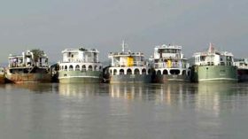 বরিশালে অনির্দিষ্টকালের পণ্যবাহী নৌ শ্রমিকদের ধর্মঘট