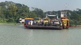 সেতু না থাকায় দুর্ভোগে তিন উপজেলার মানুষ