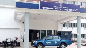 ফিল্মি স্টাইলে ধান-মাছ লুটের অভিযোগ
