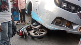 গলাচিপায় বাসের নিচে মোটরসাইকেল, চাকার নিচে শরীর