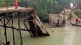 তালতলীতে হঠাৎ ভেঙে পড়েছে সেতু, ১০ গ্রামের মানুষ দুর্ভোগে
