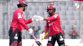 খুলনাকে হারিয়ে কোয়ালিফায়ারে বরিশাল
