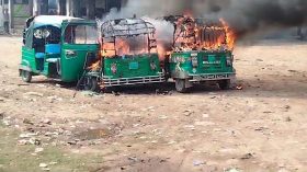 ভোলায় সিএনজি চালক-বাস শ্রমিকদের সংঘর্ষ আহত ১৫