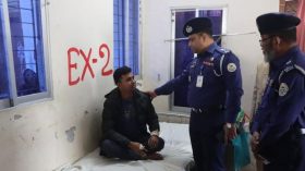 ভোলায় পুলিশের ওপর হামলা, আহত ২