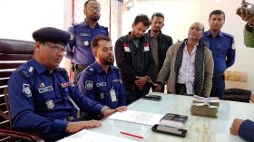 আমতলীতে ভণ্ড পীরের সঙ্গে নওমুসলিম সেজে প্রতারণা