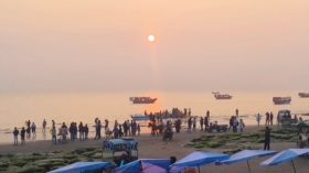 নতুন সূর্য দেখতে কুয়াকাটায় পর্যটকের ভিড়
