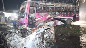 ভোলায় বাসস্ট্যান্ড দখল নিতেই সংঘর্ষ: বাস-অটোরিকশায় আগুন