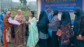 ভোলায় কোস্টগার্ডের শীতবস্ত্র বিতরণ