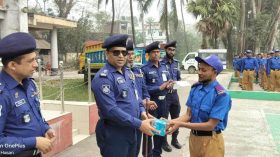 ভালো কাজের জন্য পুরস্কার পেলেন আনসার সদস্যরা