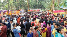 ২০০ বছরের পুরোনো মেলায় দর্শনার্থীদের ভিড়