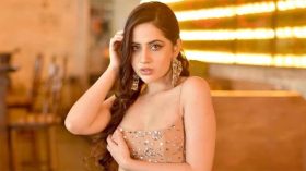 নিজ ধর্মের কাউকে বিয়ে করবেন না উরফি