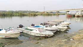 বিএনপি নেতাকে চাঁদা না দেয়ায় স্পিডবোট চলাচলে বাধা, নদী অবরোধ