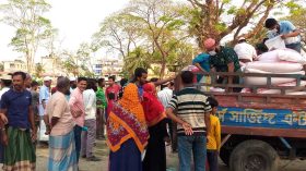 কলাপাড়ায় ট্রাকে টিসিবির পণ্য বিক্রি