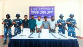 ভোলায় দেশীয় অস্ত্রসহ ৫ জলদস্যু আটক