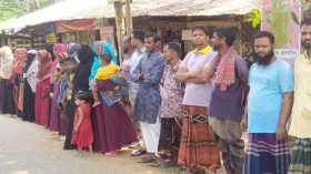 নলছিটিতে চাঁদাবাজির প্রতিবাদে বিক্ষোভ-মানববন্ধন
