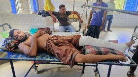 যুবদল নেতার পা ভেঙে দিলেন সহকর্মীরা