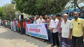 পৌর টোল বন্ধের দাবি মালিক-শ্রমিকদের