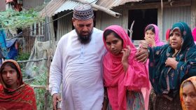 বাবার লাশ ঘরে রেখে কাঁদতে কাঁদতে পরীক্ষা কেন্দ্রে যায় মারিয়া