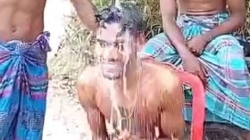 ‘পাপমুক্তির’ আশায় ২০ লিটার গরুর দুধ দিয়ে গোসল