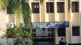 বাবাকে কুপিয়ে জখম, স্ত্রী ও ছেলে আটক