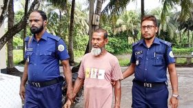 জাম পেড়ে দেয়ার কথা বলে শিশুকে ধর্ষণ, বৃদ্ধ কারাগারে