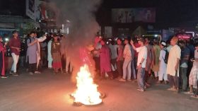 আ’লীগকে নিষিদ্ধের দাবিতে উত্তপ্ত বরিশাল, মহাসড়ক অবরোধ, আগুন