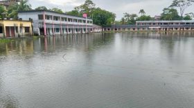 বরগুনায় টানা বৃষ্টিতে জলাবদ্ধতা, জনজীবনে দুর্ভোগ