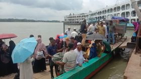 বেলতলা খেয়াঘাটে ভাড়া বিরোধে ট্রলার চালককে মারধর, অতঃপর…