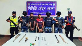 আগ্নেয়াস্ত্রসহ দুর্ধর্ষ সিরাজ বাহিনীর দুই সদস্য আটক
