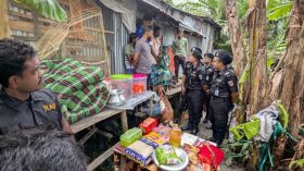 ৯০ বছরের অসুস্থ বৃদ্ধাকে র‌্যাবের মানবিক সহায়তা