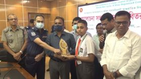 বরিশালে মাদকবিরোধী দিবস উপলক্ষে পুরস্কার বিতরণ