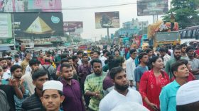 গোপালগঞ্জে এনসিপির গাড়ি বহরে হামলা: বরিশালে মহাসড়ক ব্লকেট, যানজট