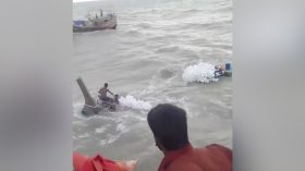 বঙ্গোপসাগরে ট্রলারডুবি, ৩ জেলে নিখোঁজ