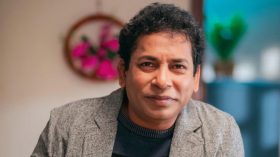 সাংবাদিকতা করবেন মোশাররফ করিম