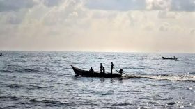 বঙ্গোপসাগরে ভেসে গেল ট্রলার, জেলে নিখোঁজ