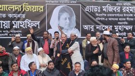 সরোয়ারকে ধানের শীষের চাঁদর পড়িয়ে ঐক্যের বার্তা দিলেন বিএনপি নেতা রহমাতুল্লাহ