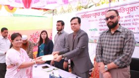 বরিশাল-ভোলা-লক্ষ্মীপুর মহাসড়ক প্রকল্পের ৩০ ক্ষতিগ্রস্তকে ২ কোটি ৮০ লাখ টাকা প্রদান