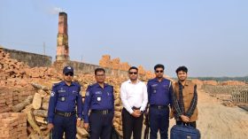 লালমোহনে ইটভাটায় জ্বালানি কাঠ পোড়ানোর অভিযোগে ২০ হাজার টাকা অর্থদন্ড