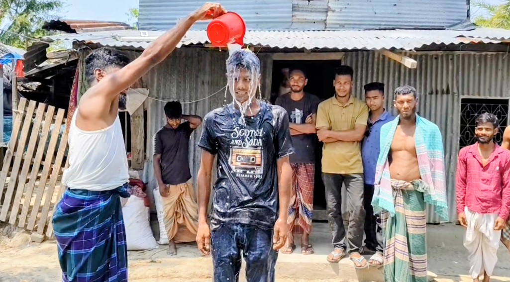 দুধ দিয়ে গোসল করে পরকীয়ায় আসক্ত স্ত্রীকে ঘরে না তোলার প্রতিজ্ঞা