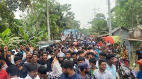 জ্বালানি তেলের দাবিতে মহাসড়ক অবরোধ