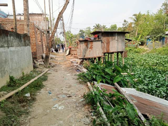 নগরীতে এক কিলোমিটার সড়কে জন দুর্ভোগ চরমে