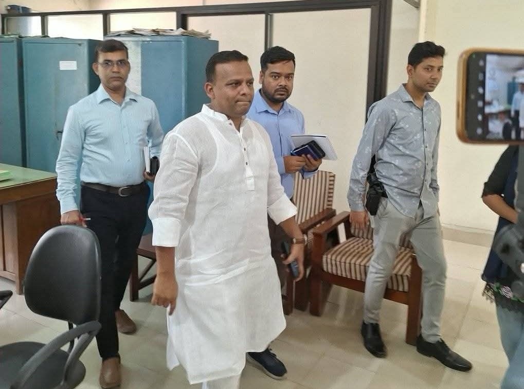  প্রতিমন্ত্রীর পরিদর্শনের পর ১৬ কর্মকর্তা-কর্মচারীকে স্ট্যান্ড রিলিজ 