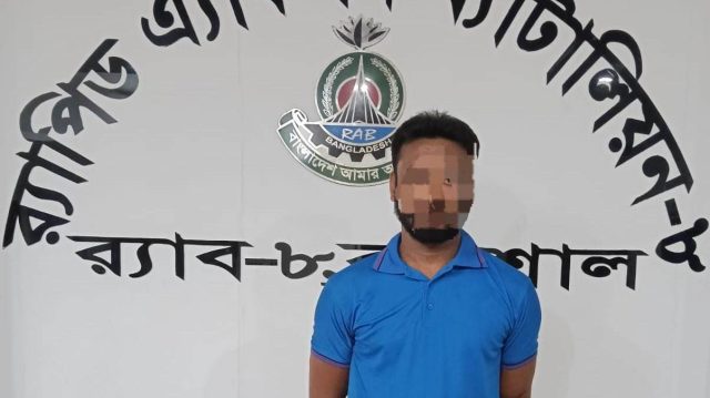খুলনায় ট্রিপল মার্ডার: প্রধান আসামি বরিশাল থেকে গ্রেপ্তার