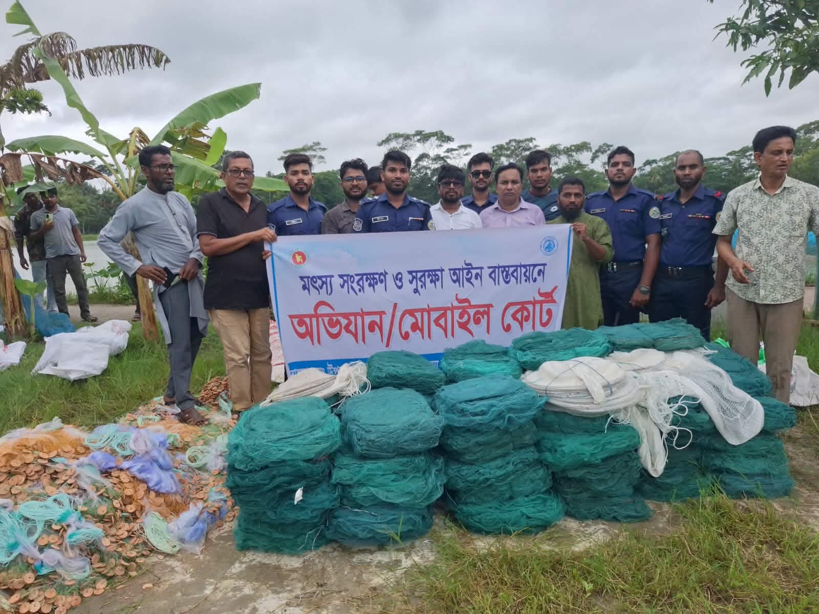 উজিরপুরে ৩০ লাখ টাকার নিষিদ্ধ জাল জব্দ