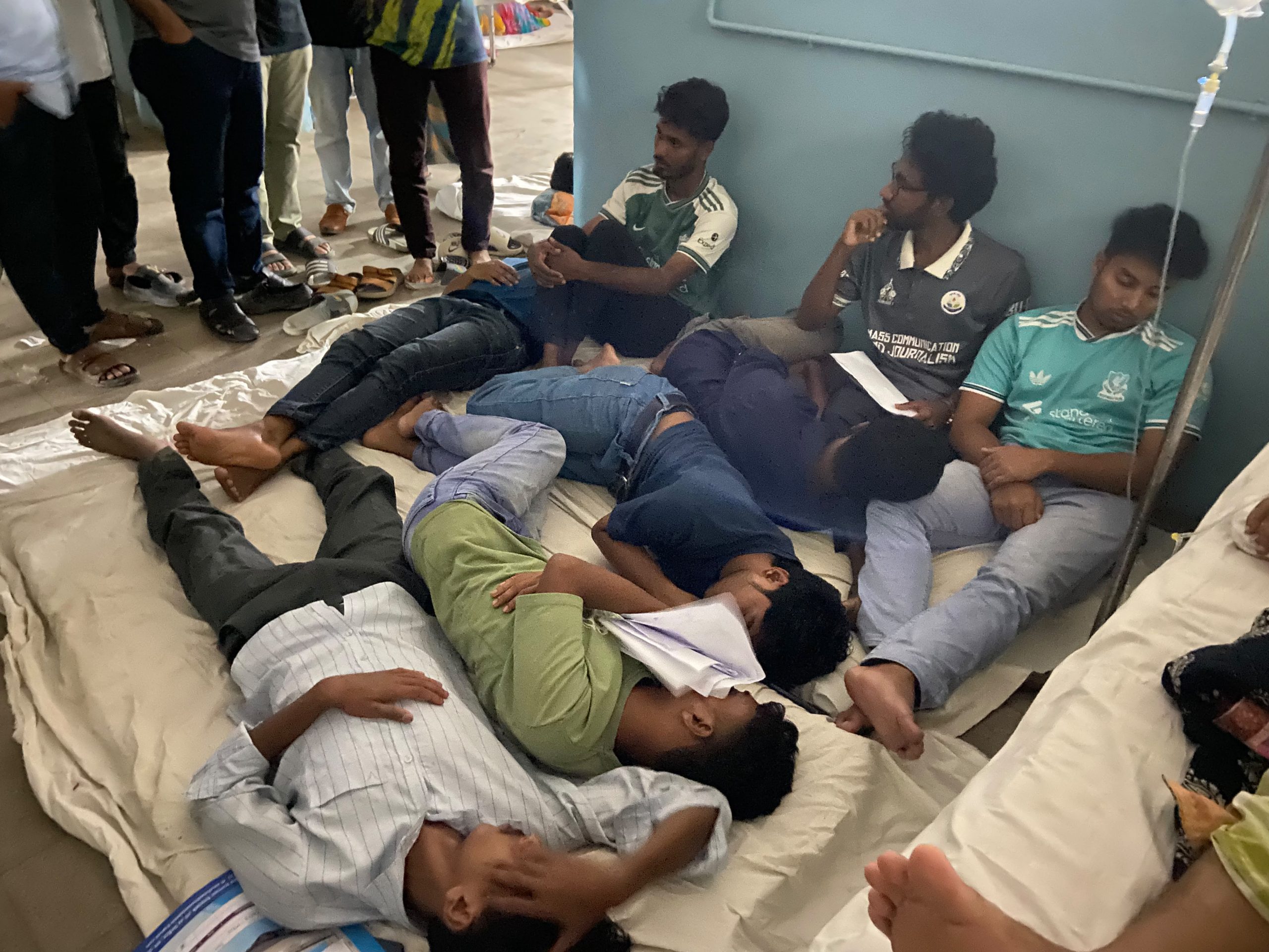 ববিতে সন্ত্রাসী হামলায় সাংবাদিকসহ ১৫ শিক্ষার্থী আহত