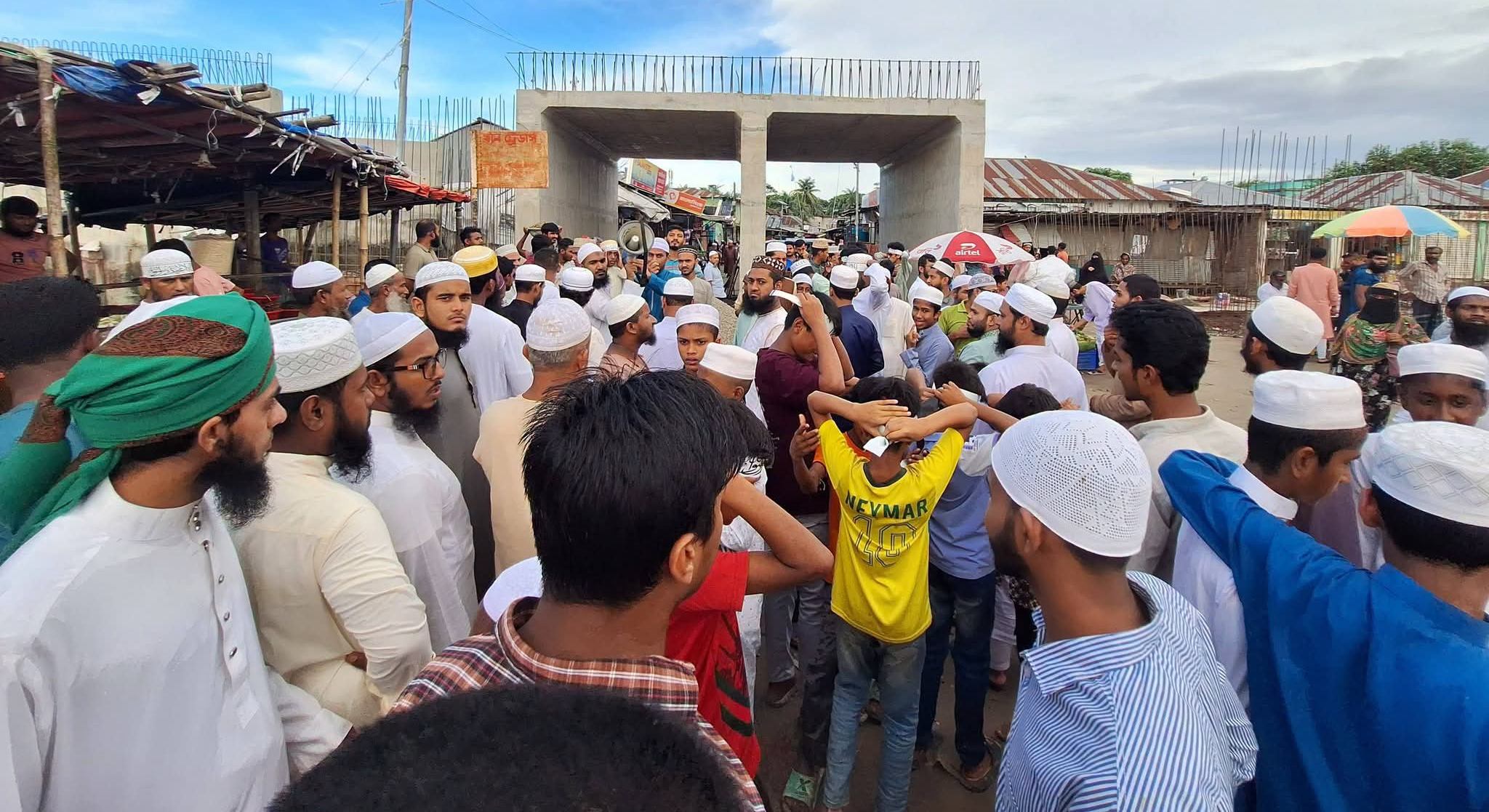 বানারীপাড়ায় মহানবীকে নিয়ে কটুক্তির প্রতিবাদে মুসুল্লিদের বিক্ষোভ সমাবেশ